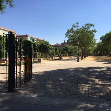 Apartamento A Estrenar Frente A La Plaza De Espana セビリア エクステリア 写真